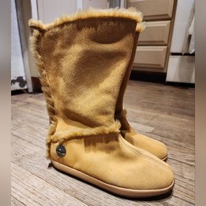 Timberland tan fur line boots size 7W